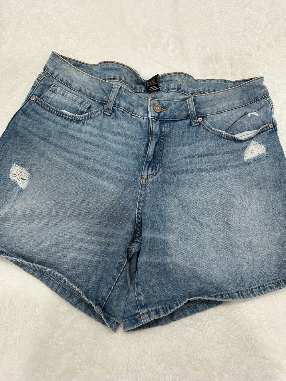 High-Rise Distressed Denim Shorts - Light Blue size 16 stretch